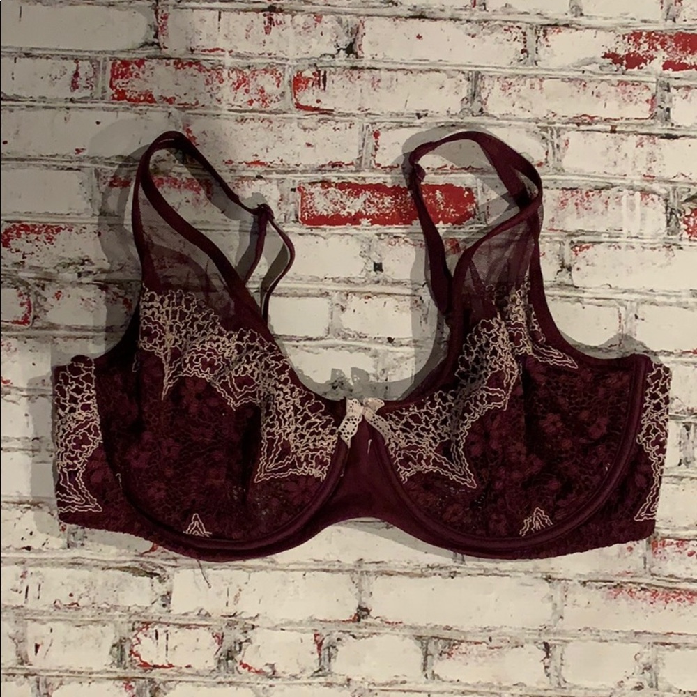 *$10 SALE* 38DD Body by VS Unlined Demi Bra